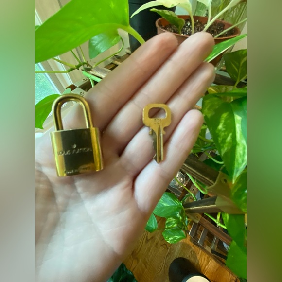 ‼️🔐 LV Lock & Key 🔐‼️ - Picture 7 of 7